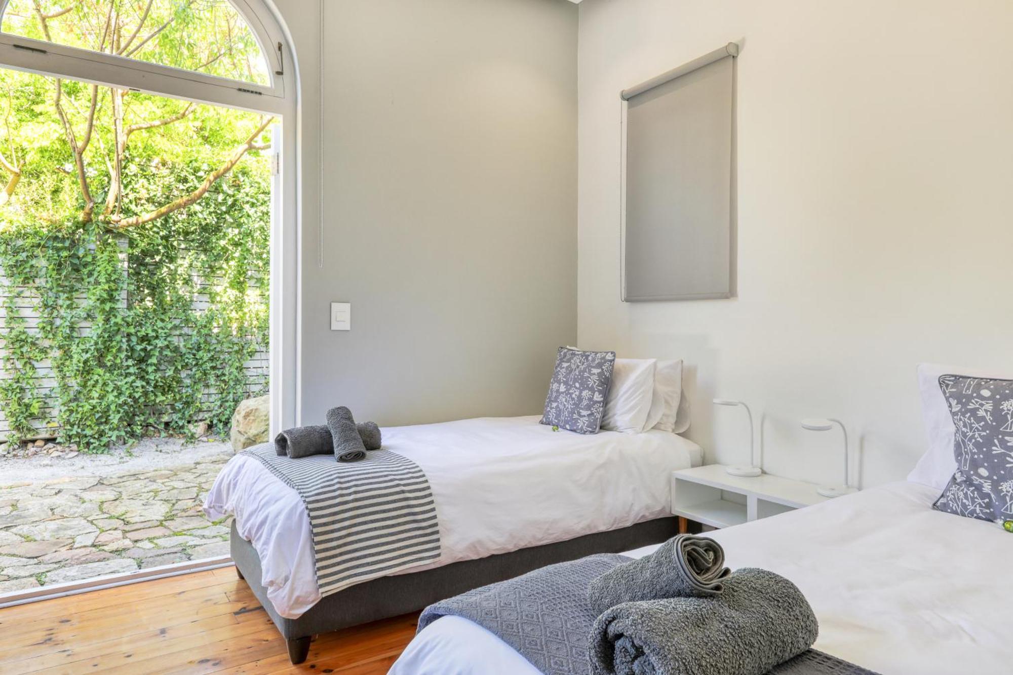 Behr Road Apartment With Sea View Patio Kapstadt Exterior foto